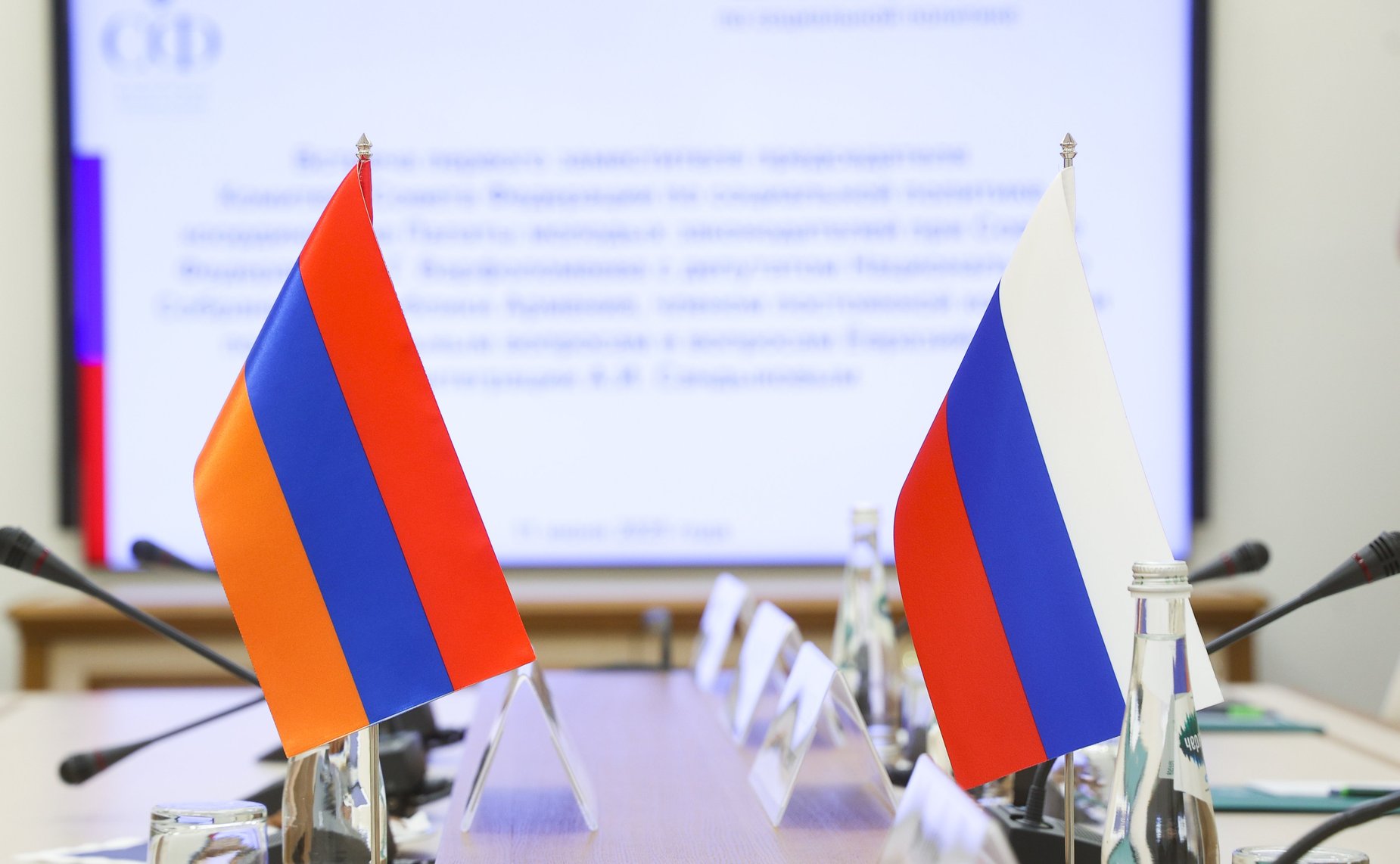 Встреча первого заместителя председателя Комитета СФ по социальной политике Александра Варфоломеева с депутатом Национального Собрания Республики Армения Алексеем Сандыковым