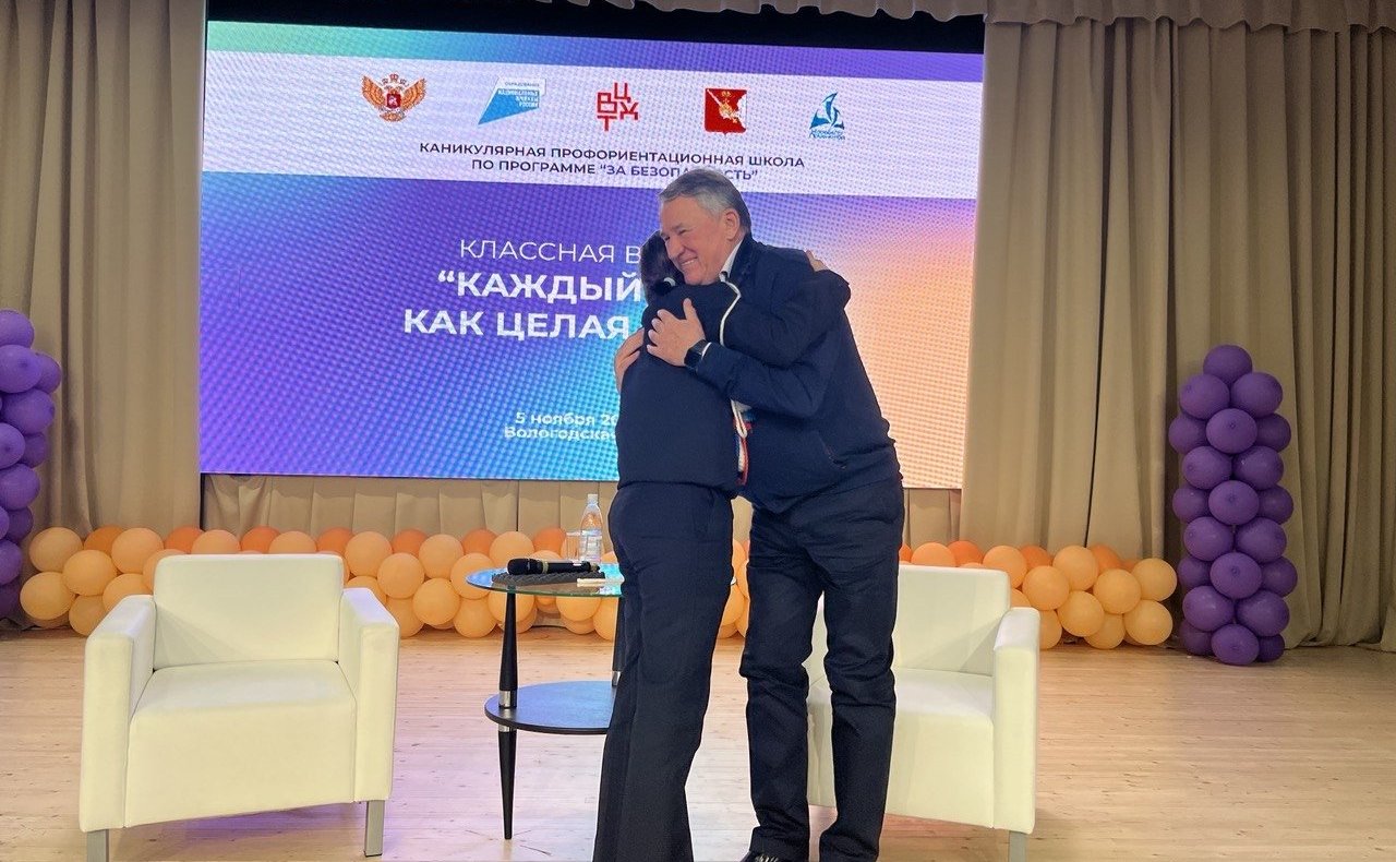 Юрий Воробьев встретился с участниками первой федеральной профориентационной смены «ZA безопасность!»