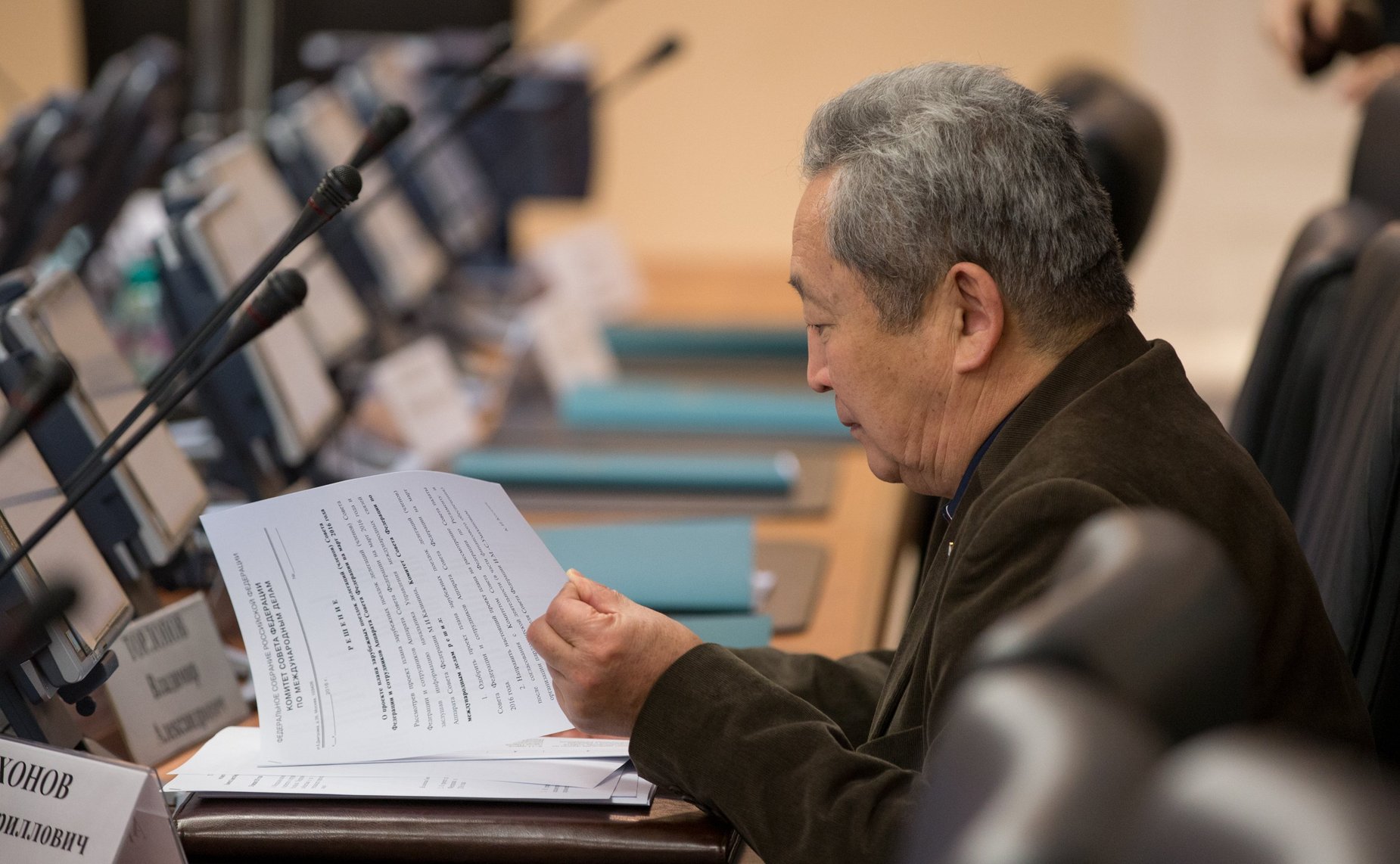 А. Тулохонов на заседании Комитета СФ по международным делам