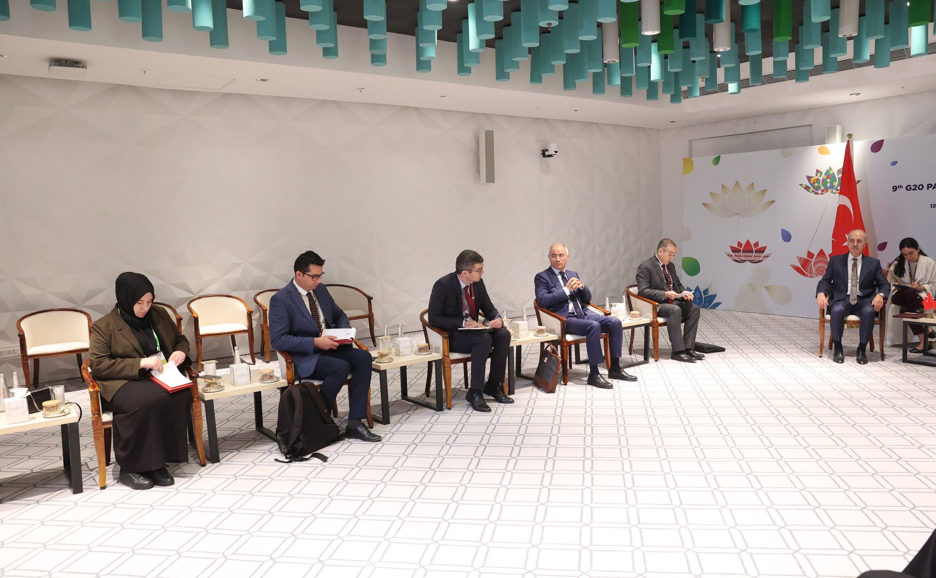 Председатель Совета Федерации Валентина Матвиенко «на полях» девятого Саммита спикеров парламентов стран «Группы двадцати» в Нью-Дели встретилась с Председателем Великого национального собрания Турции Нуманом Куртулмушем