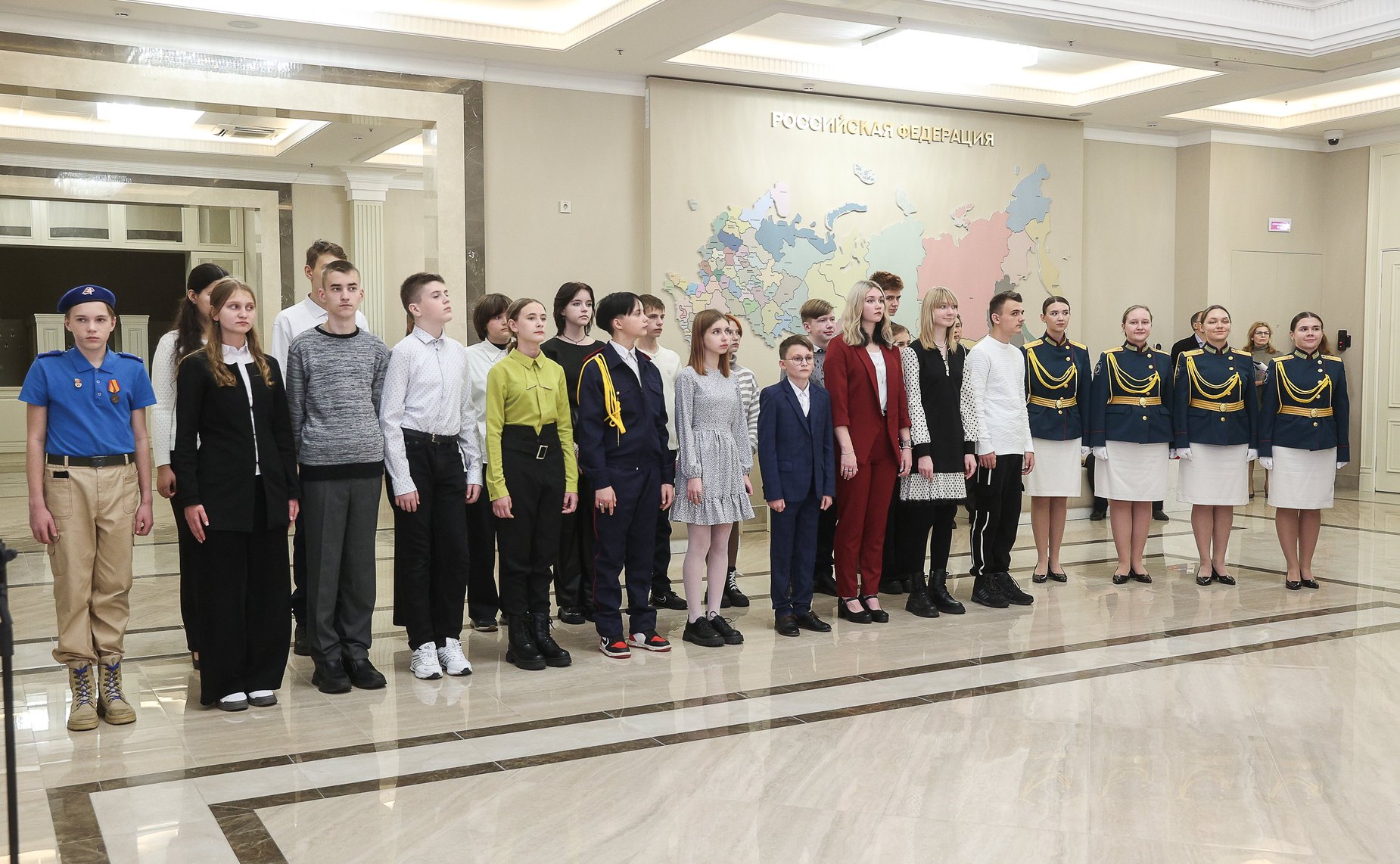 Торжественная церемония вручения паспортов граждан РФ 14-летним жителям Луганской Народной Республики и Херсонской области