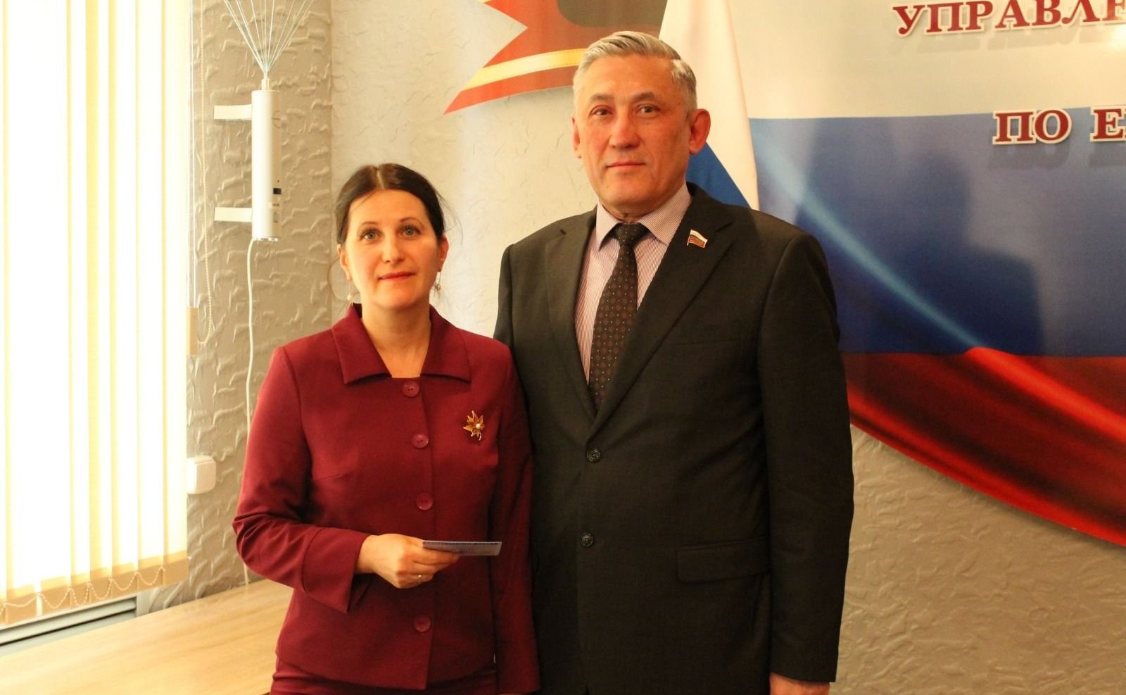 Юрий Валяев провел торжественную церемонию вручения удостоверений членам обновленного Общественного совета в Еврейской автономной области