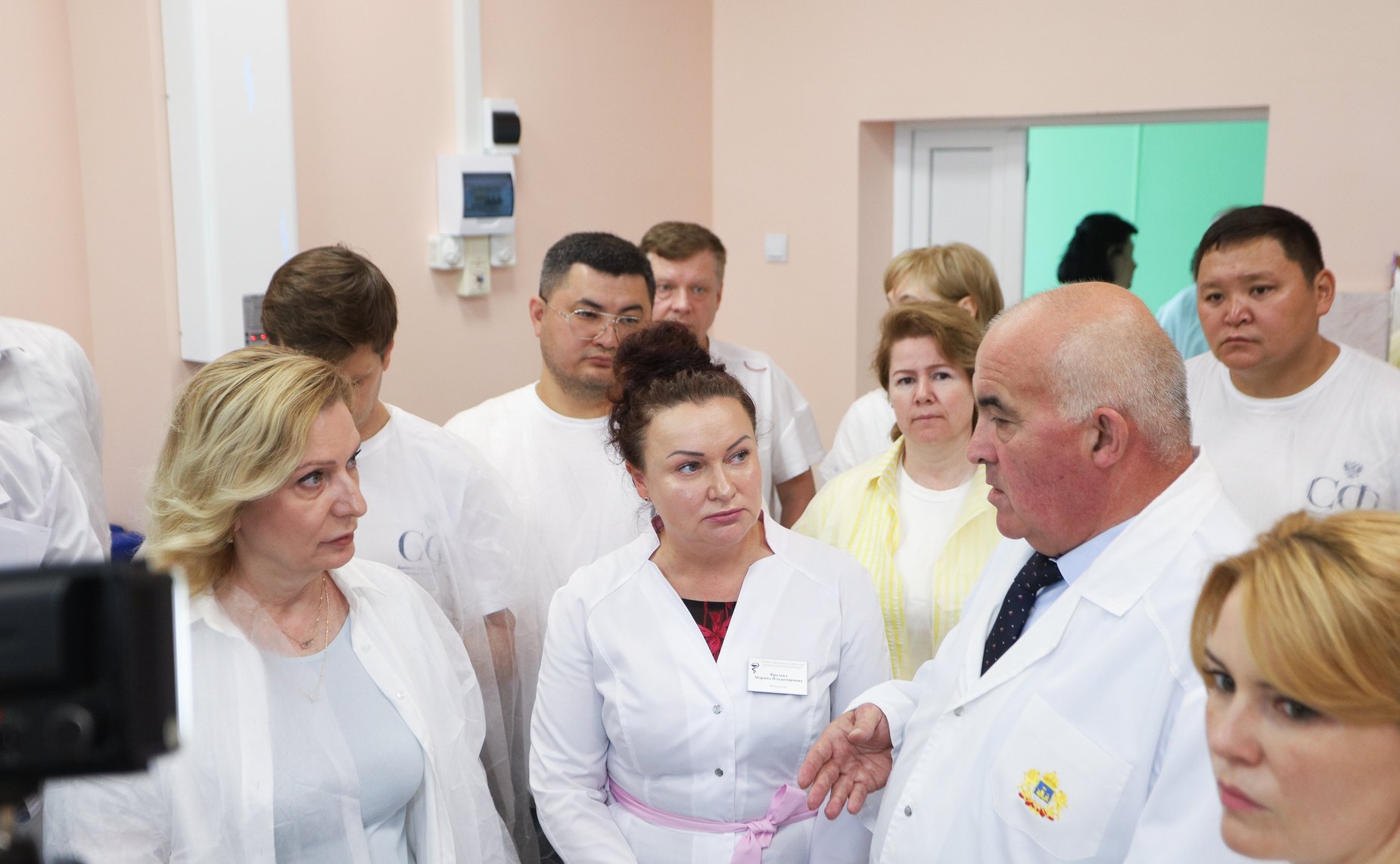 Сенаторы совместно с губернатором Костромской области Сергеем Ситниковым посетили Костромской областной госпиталь для ветеранов войн