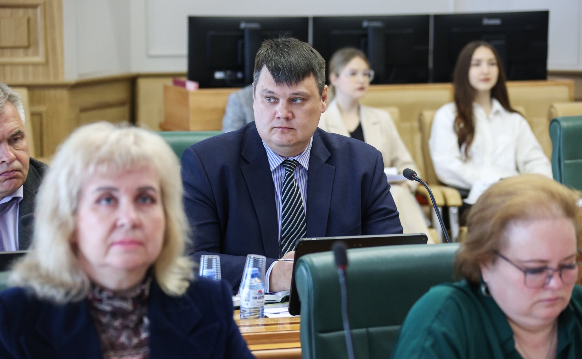 Круглый стол Комитета СФ по конституционному законодательству и государственному строительству