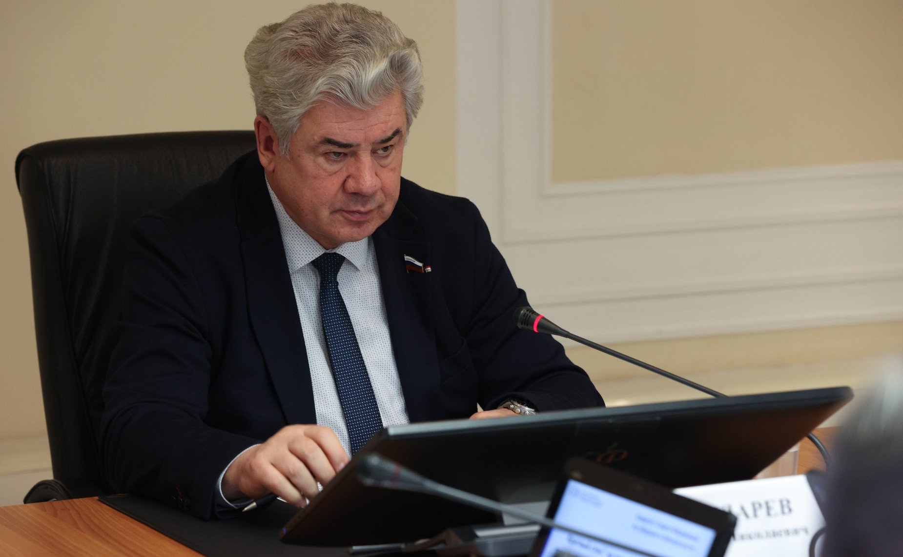 Виктор Бондарев