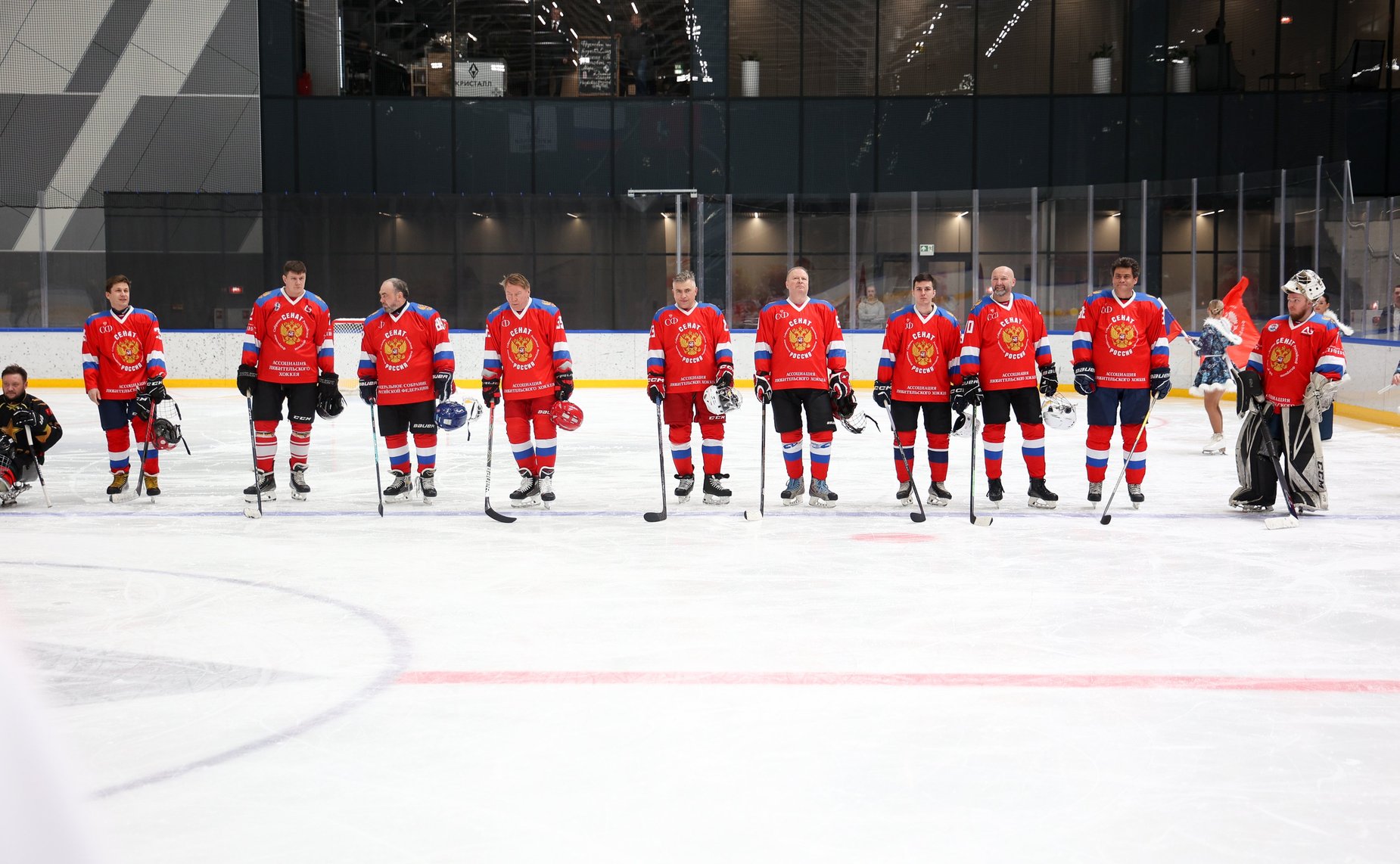 Валентина Матвиенко посетила тренировку команды по следж-хоккею из Санкт-Петербурга, в составе которой ветераны СВО