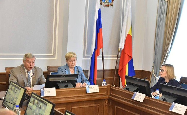 Василий Голубев принял участие в работе круглого стола «Социальное обслуживание в решении задач повышения качества жизни старшего поколения»