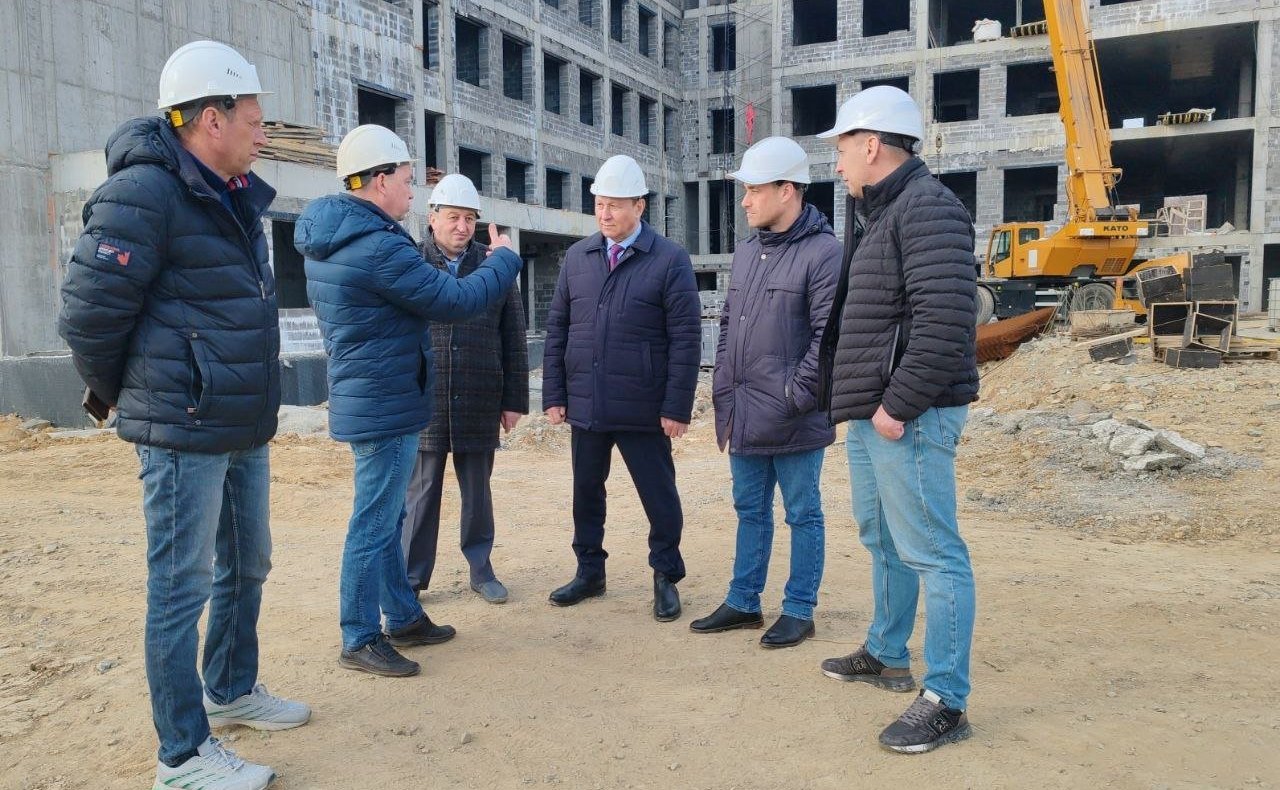 Александр Ролик посетил Семейный многофункциональный центр и ряд муниципальных социальных объектов