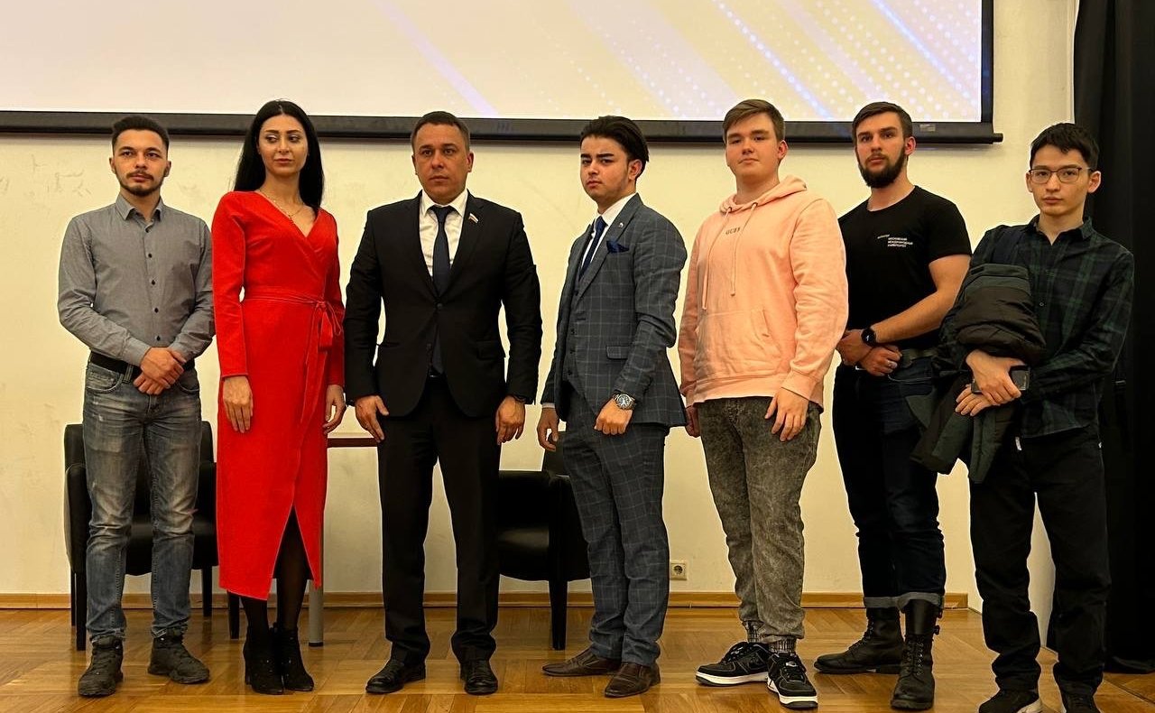 Айрат Гибатдинов встретился со студентами Московского международного университета