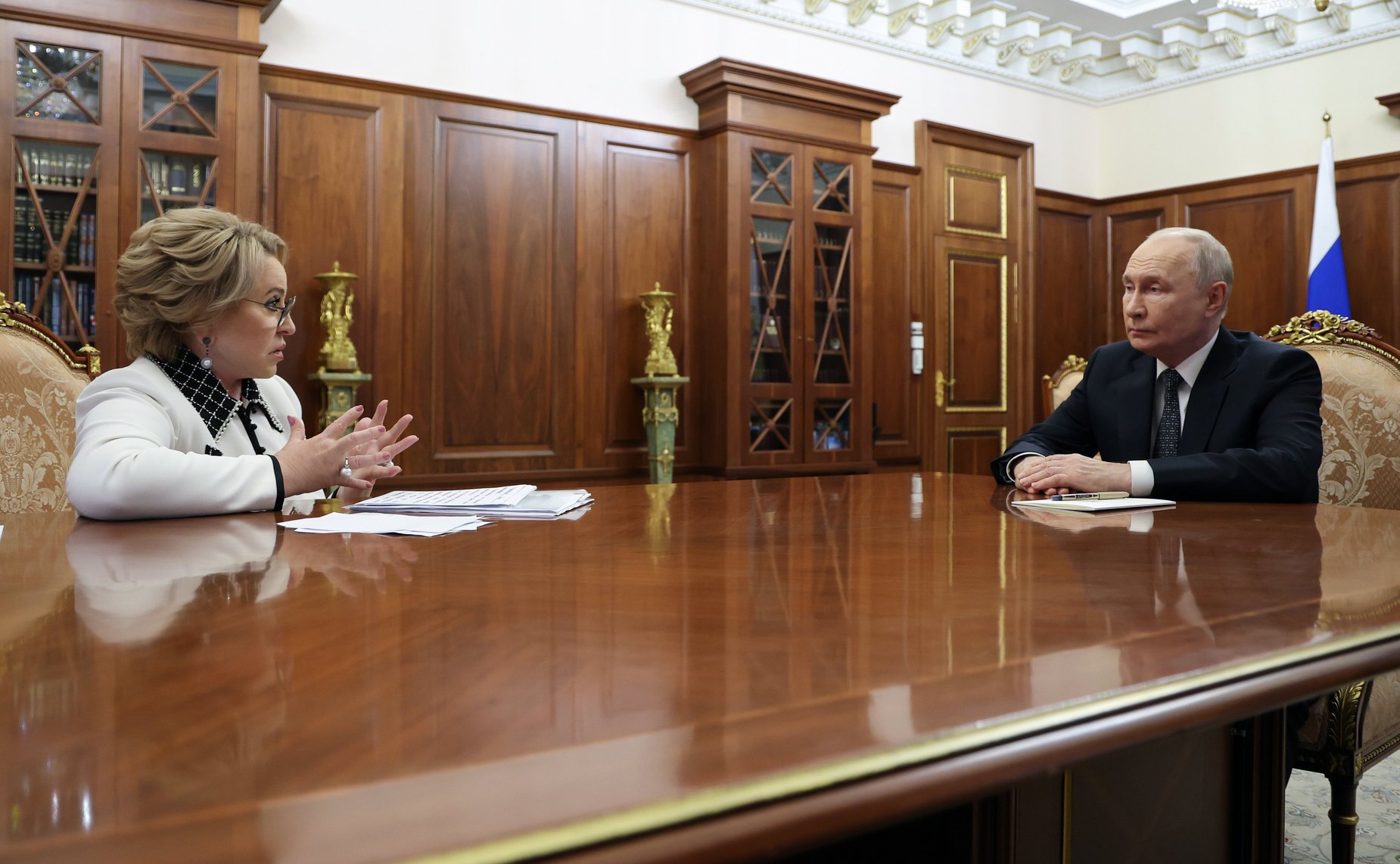 Встреча Президента России Владимира Путина с Председателем Совета Федерации Валентиной Матвиенко