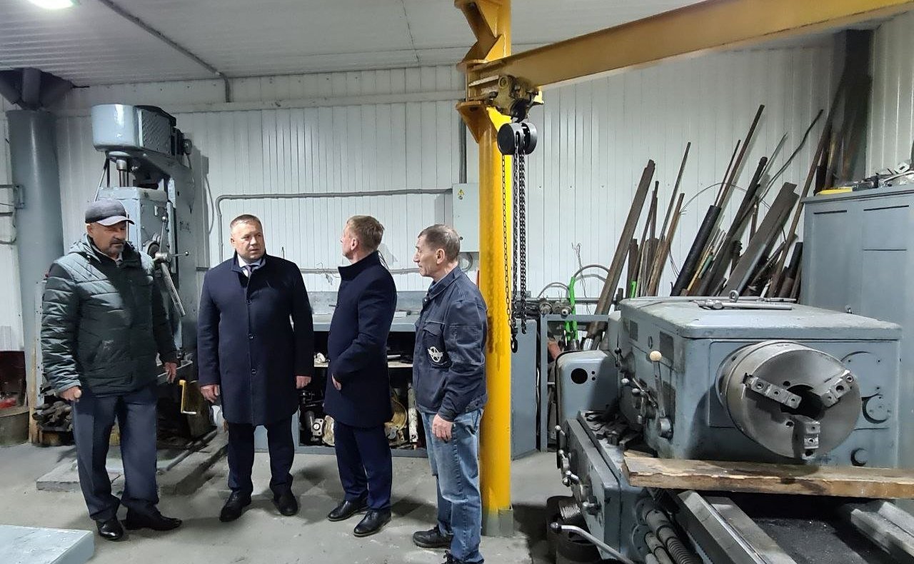 Денис Гусев в рамках работы в регионе посетил муниципальное унитарное предприятие «Нарьян-Марское автотранспортное предприятие»