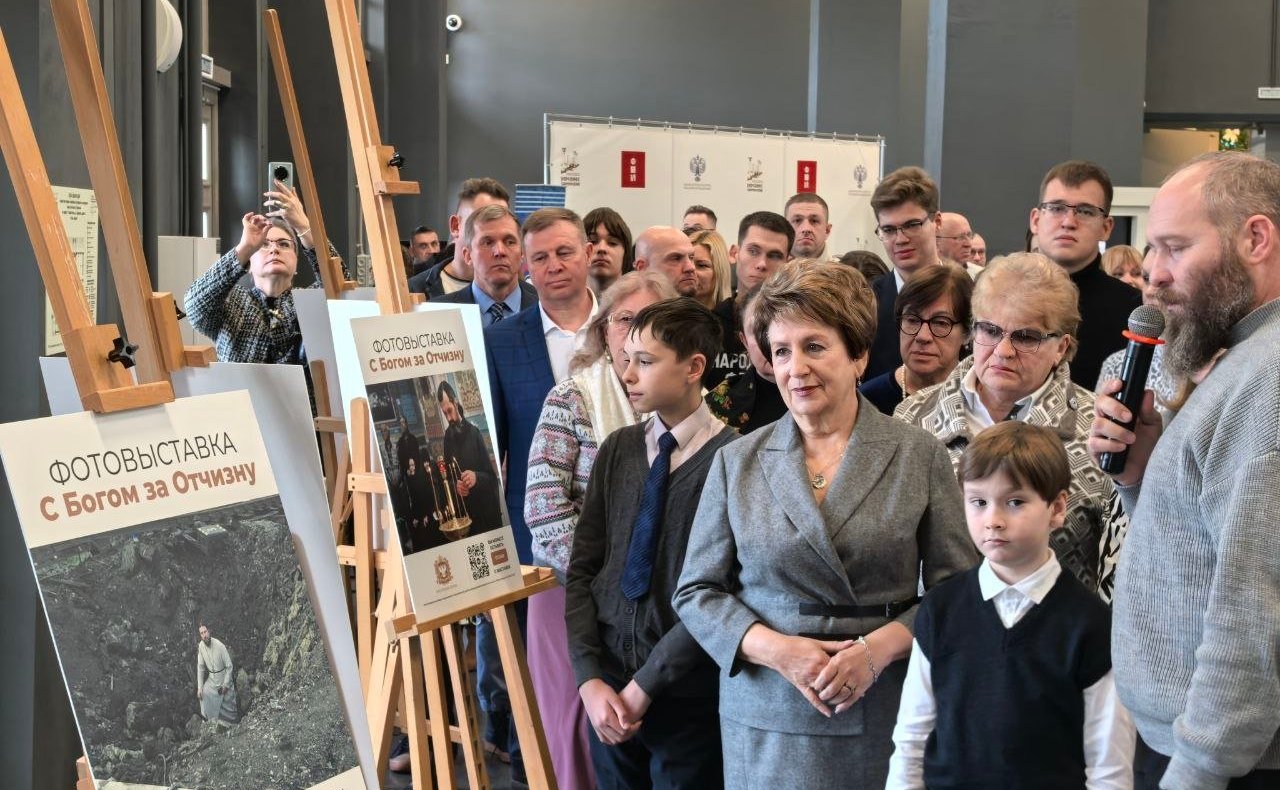 Екатерина Алтабаева приняла участие в открытии фотовыставки, посвященной духовной поддержке военнослужащих