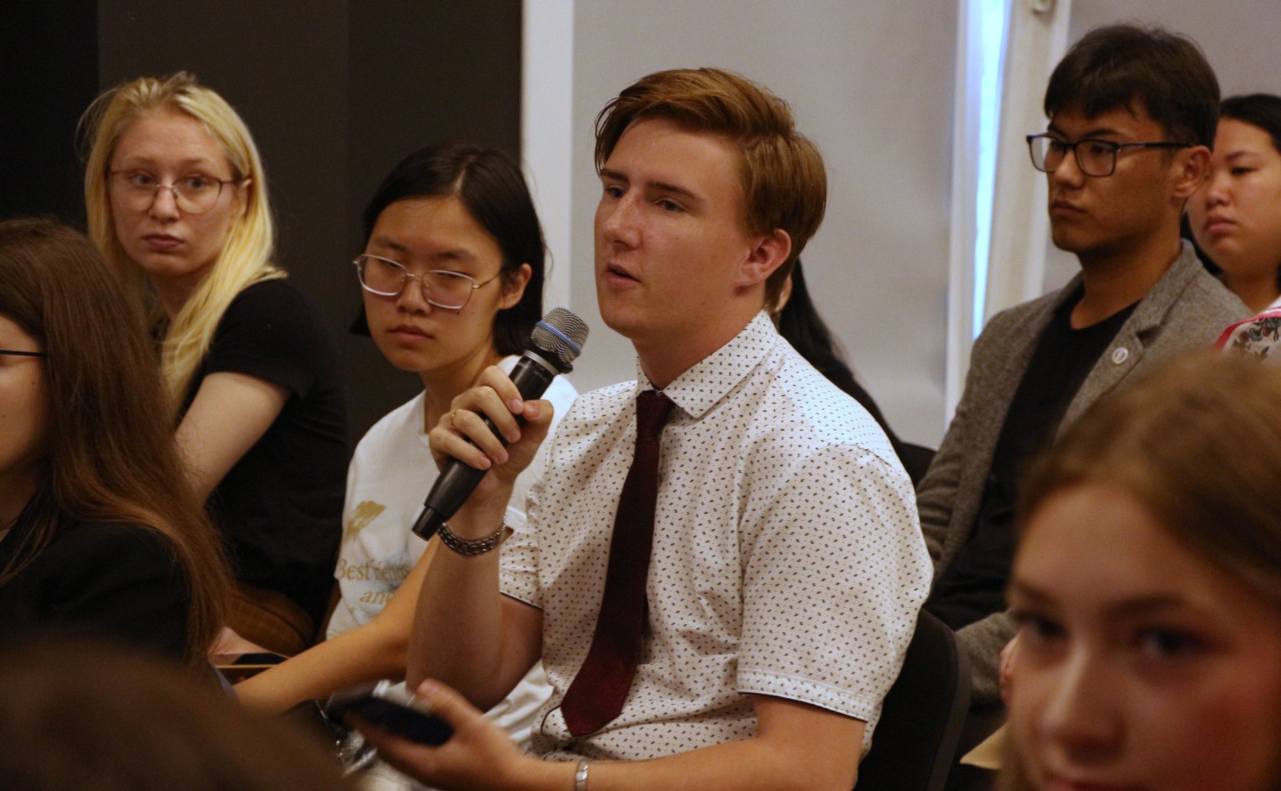 Григорий Карасин в ходе работы в регионе провел встречу со студентами и с участниками дипломатического клуба школьников