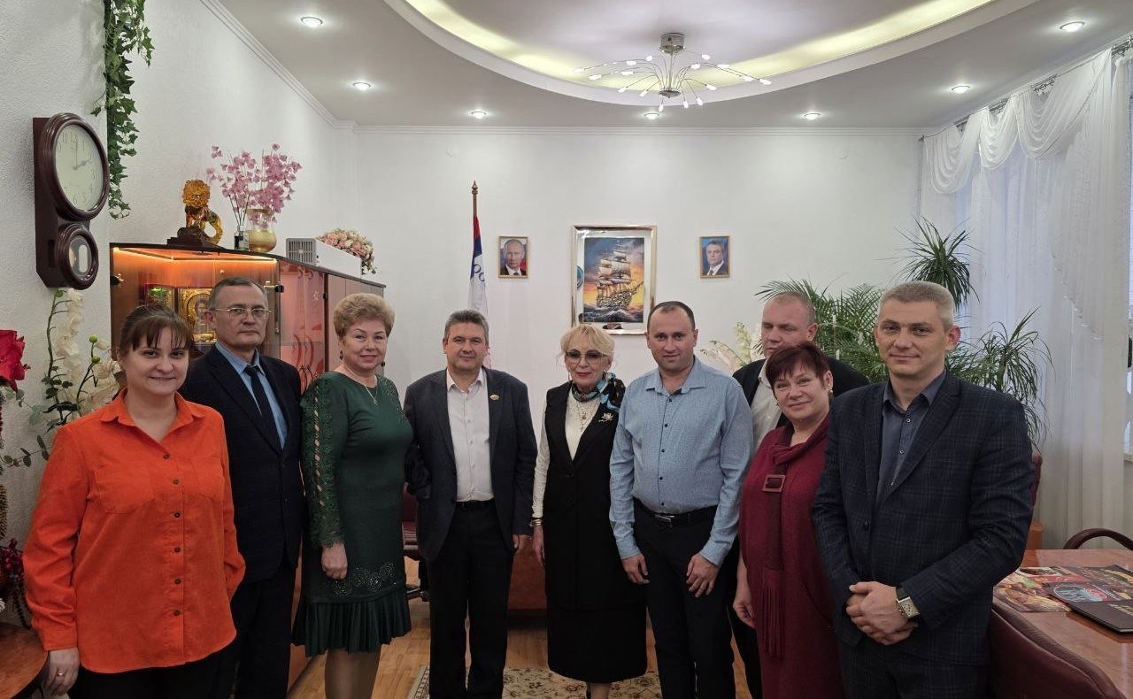 Ольга Бас в ходе поездки в регион в День юриста посетила «Луганский мясокомбинат»