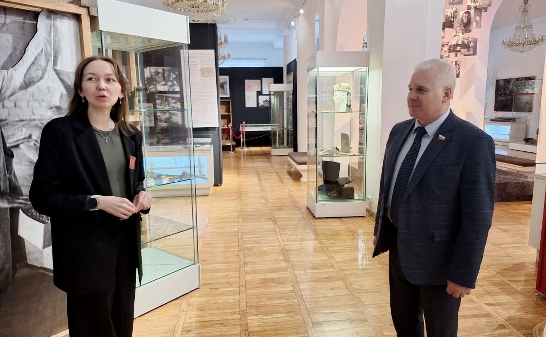 Сергей Мартынов посетил в Йошкар-Оле патриотическую выставку «Тихий фронт»