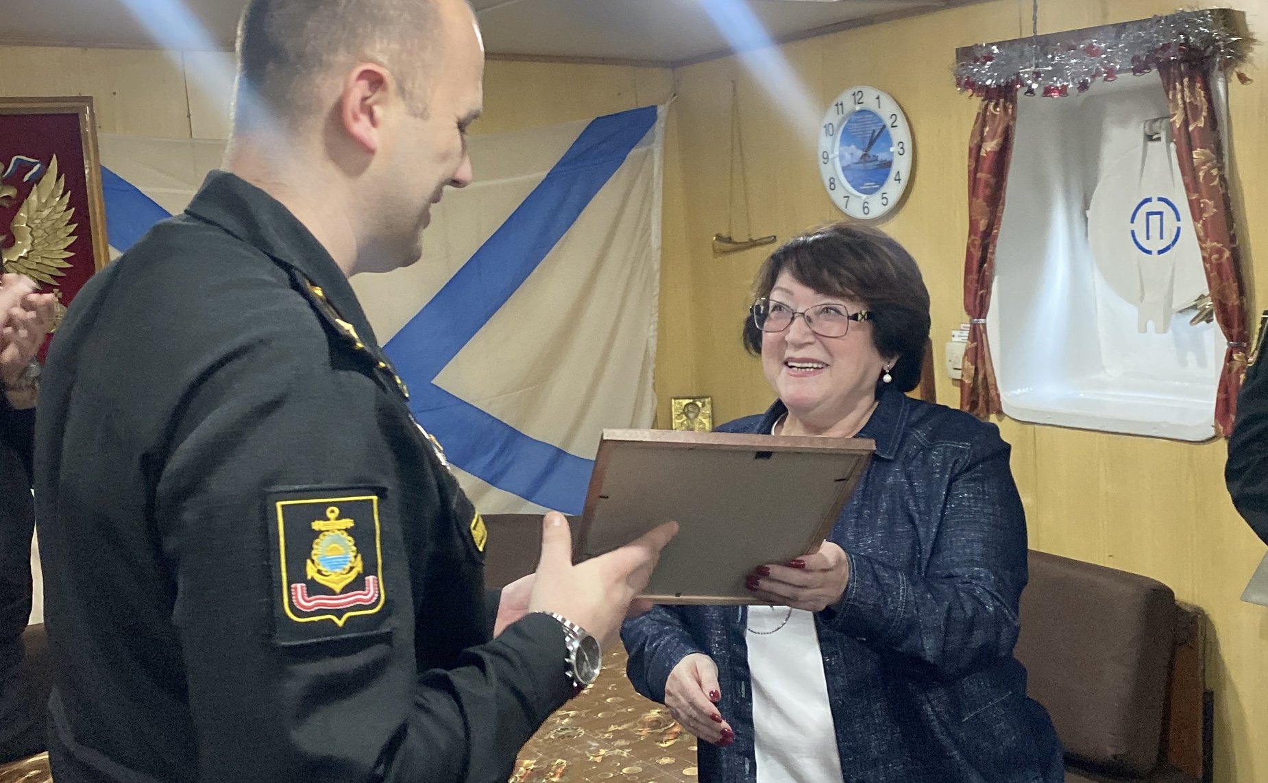 Людмила Талабаева в ходе поездки в регион встретилась с моряками — военнослужащими соединения надводных кораблей Тихоокеанского флота