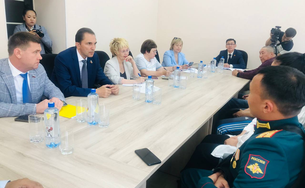 Комитет СФ по социальной политике провел в Республике Тыва выездное совещание с участием главы региона Владислава Ховалыга, представителей федеральных и региональных органов исполнительной власти