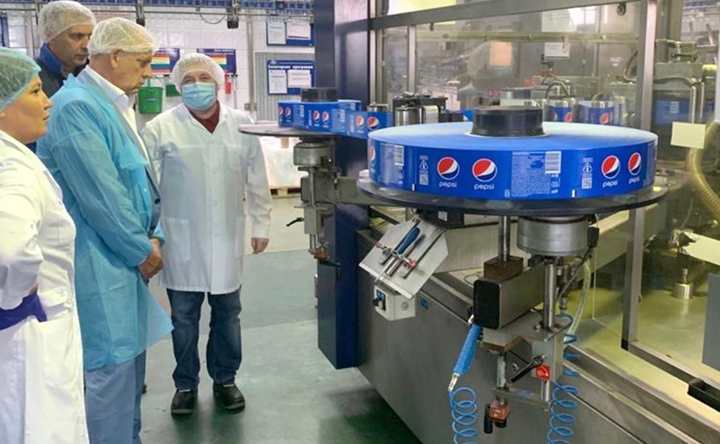 Сенатор Сергей Митин посетил два крупнейших в Новосибирской области предприятия по производству упакованной питьевой воды