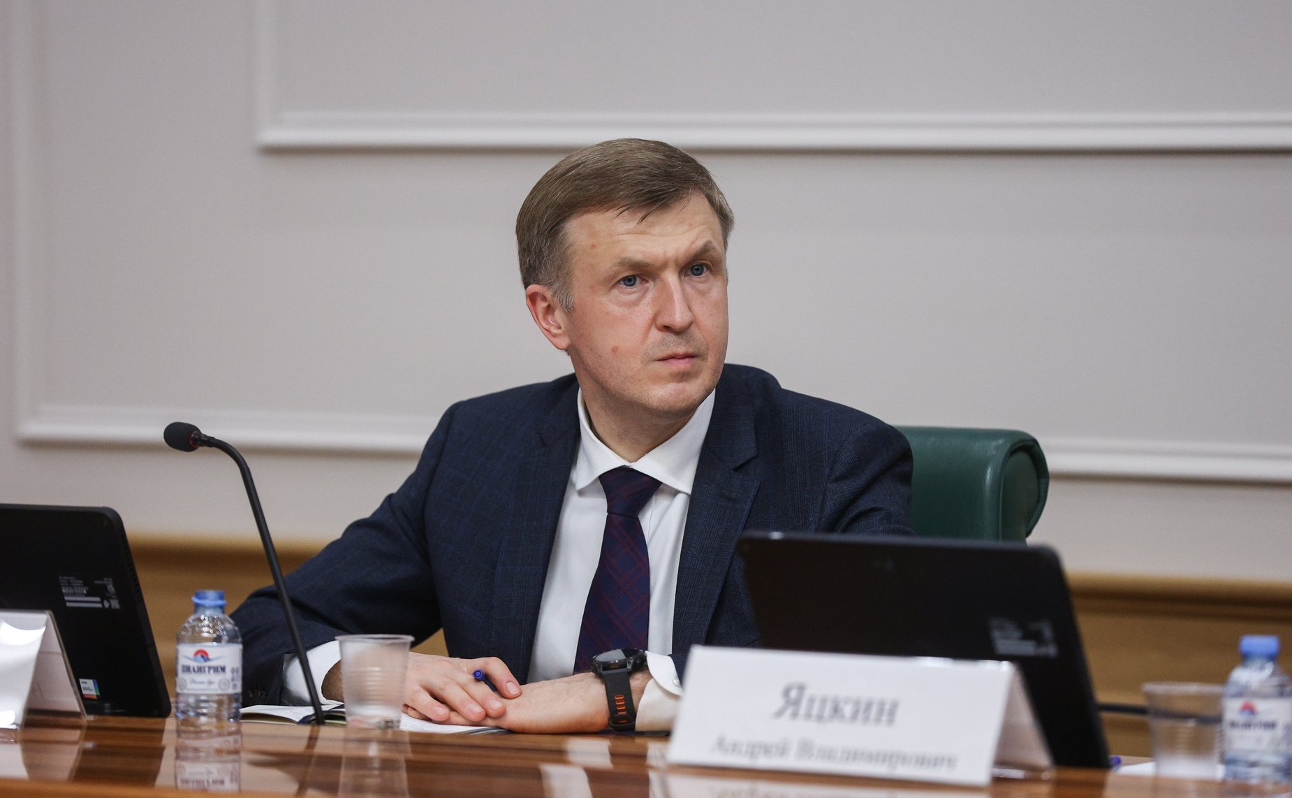 В Совете Федерации состоялся «открытый диалог» с руководителем Федеральной службы по контролю за алкогольным и табачным рынками