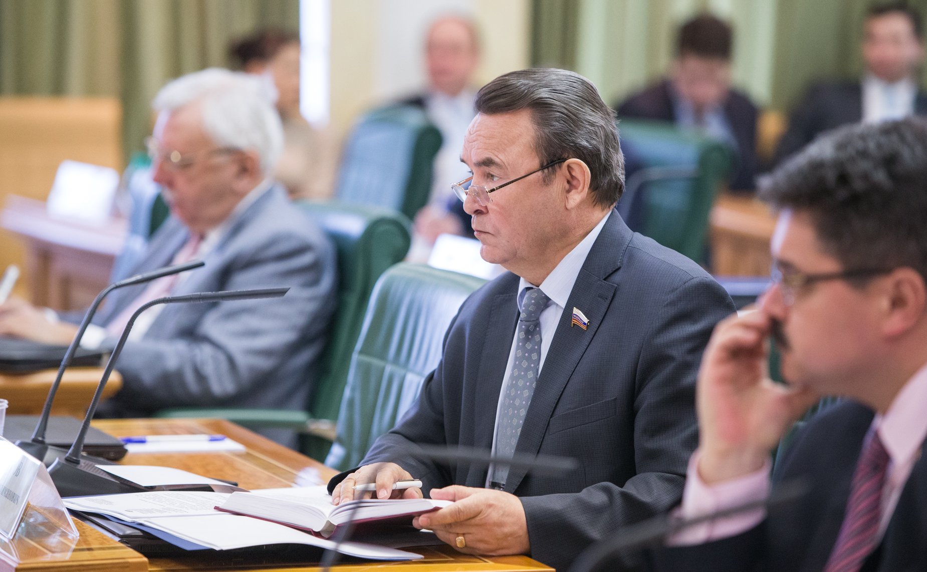 Парламентские слушания по противодействию нацизма Зинуров