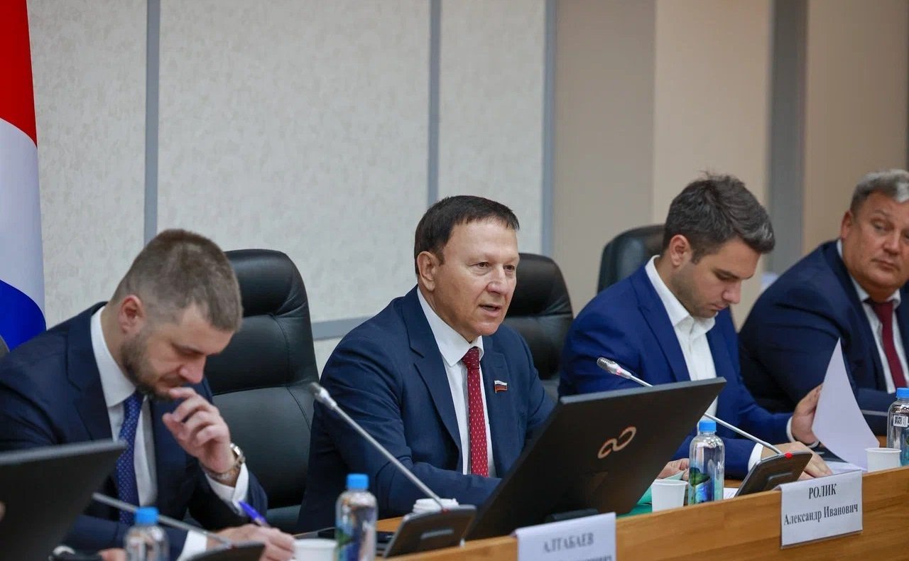 Александр Ролик и Виталий Алтабаев провели расширенное совещание «Перспективы развития малого и среднего предпринимательства на Дальнем Востоке и в Арктике, в том числе в рамках режима Свободный порт Владивосток (СПВ)»
