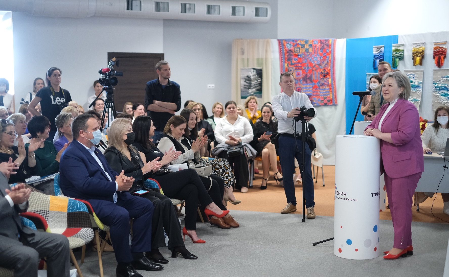 Елена Писарева организовала в Великом Новгороде IV областной женский форум