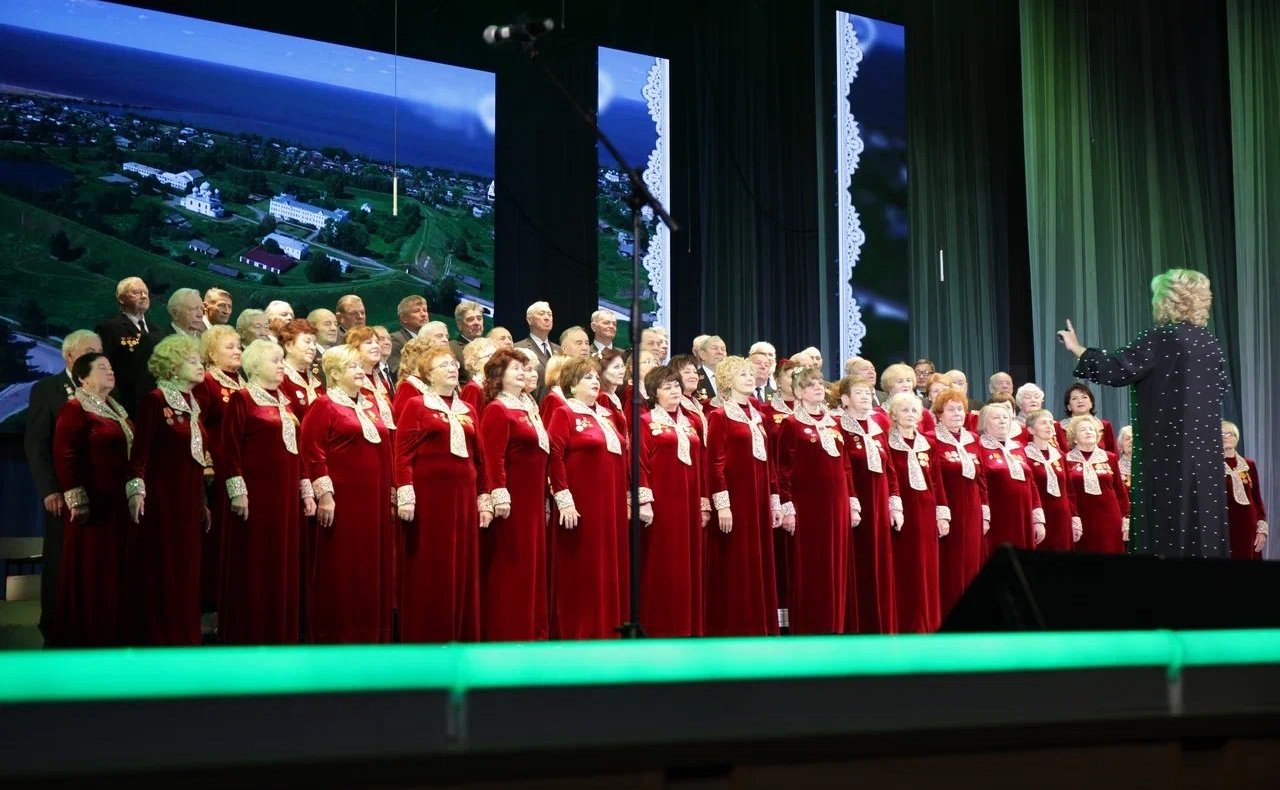 Олег Кувшинников поздравил с полувековым юбилеем хор ветеранов города Череповца