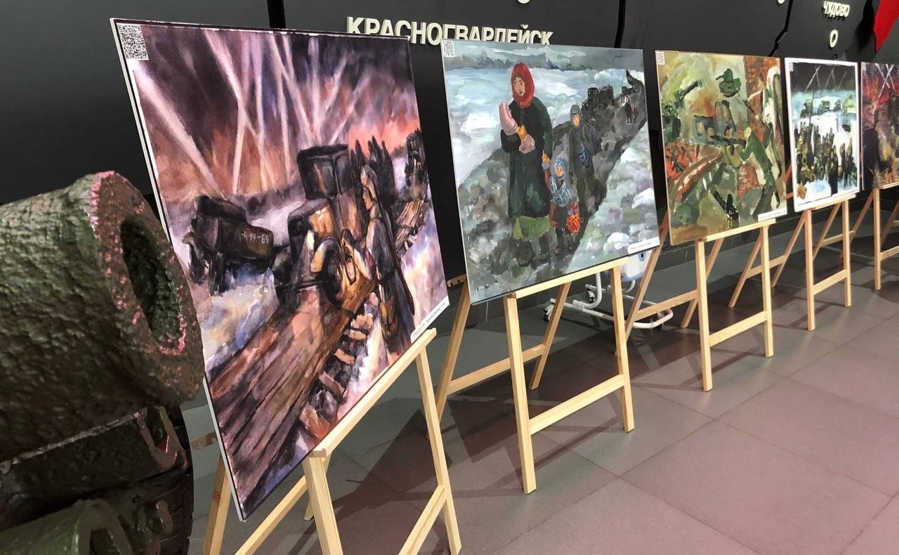 Дмитрий Василенко принял участие в организации и проведении в регионе выставки детских работ — победителей конкурса «Дорога жизни — 80 лет»