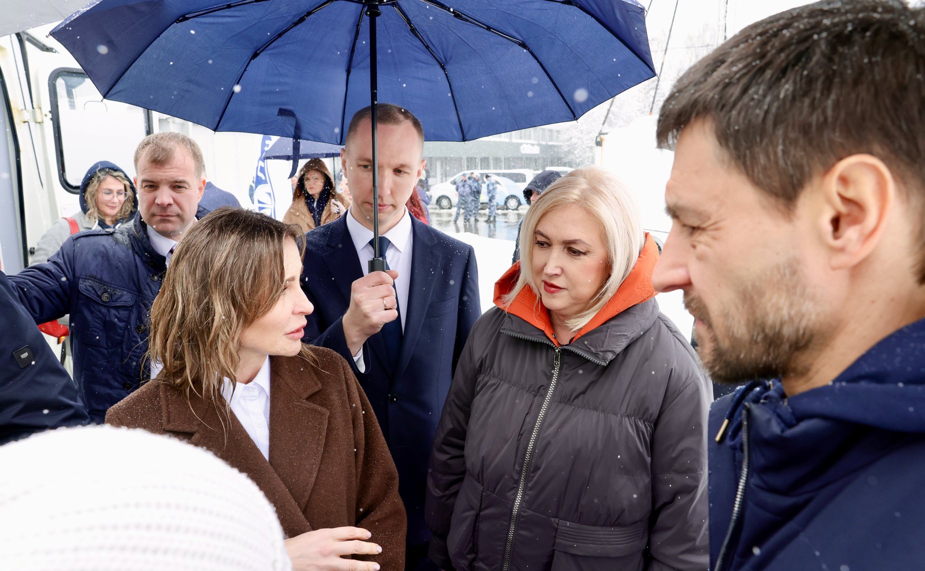 Сенаторы посетили компанию «Луидор» и ознакомились с производимыми на предприятием специальным транспортом социальной инфраструктуры