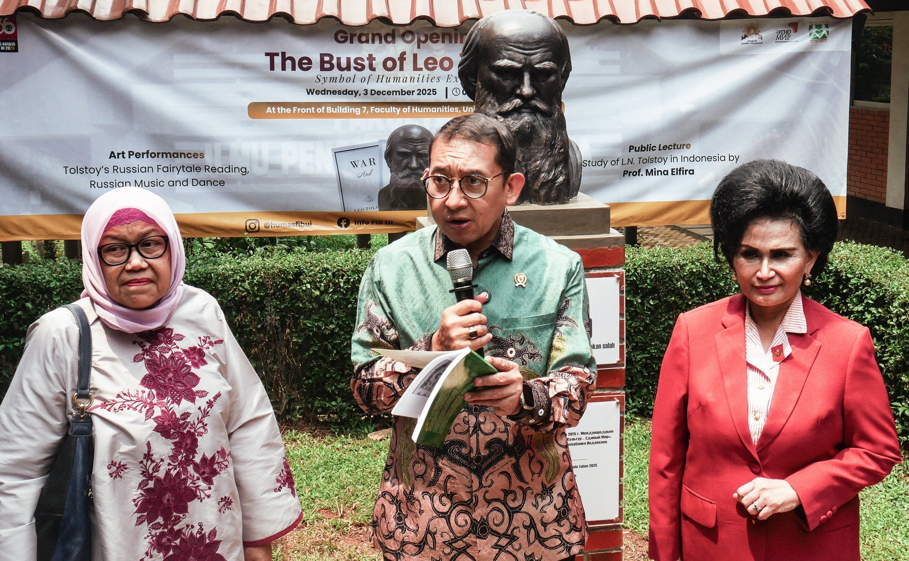 Делегация Совета Федерации в Университете Индонезии в Джакарте приняла участие в церемонии открытия бюста Л.Н. Толстому