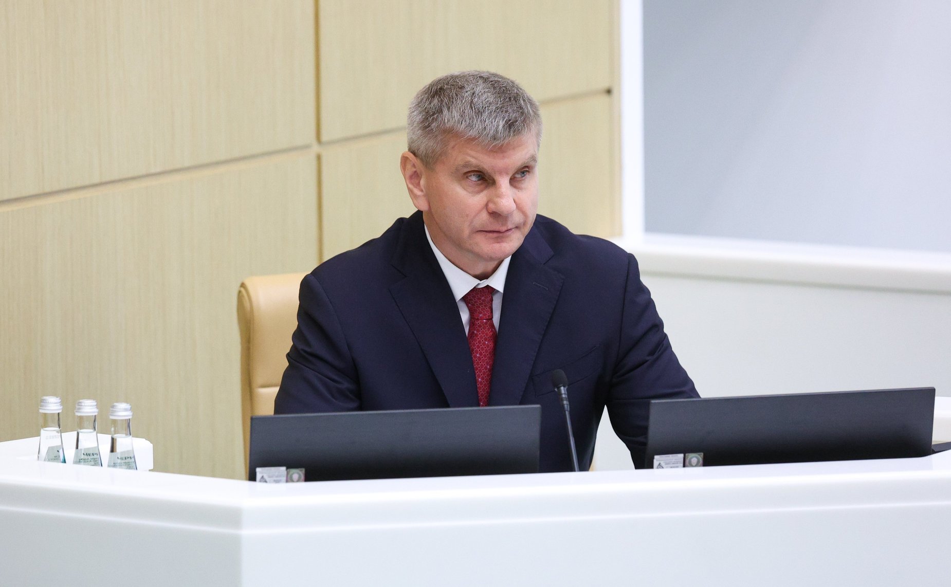 Геннадий Голов