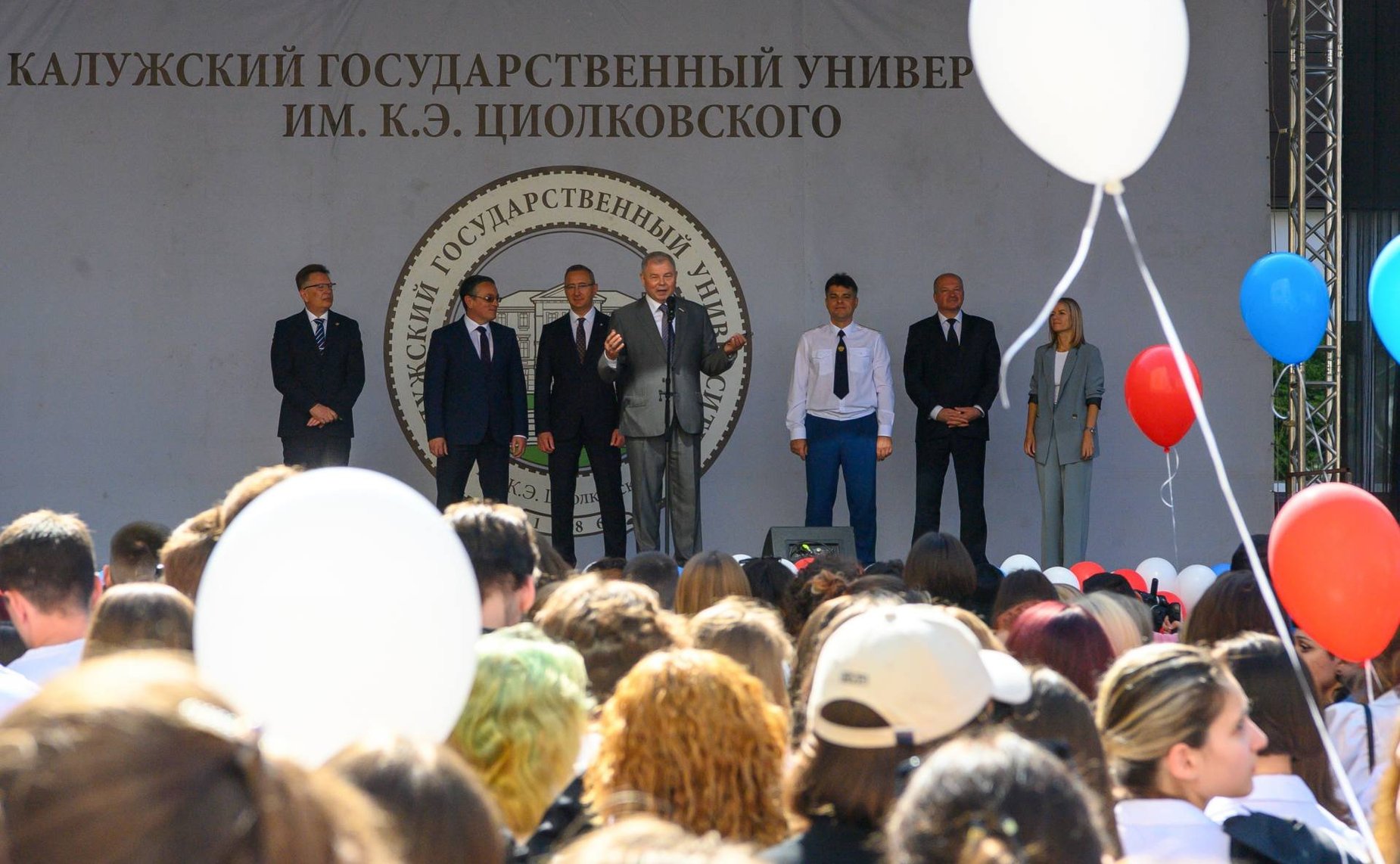 Анатолий Артамонов принял участие в прошедших в Калуге торжественных мероприятиях, посвященных Дню знаний