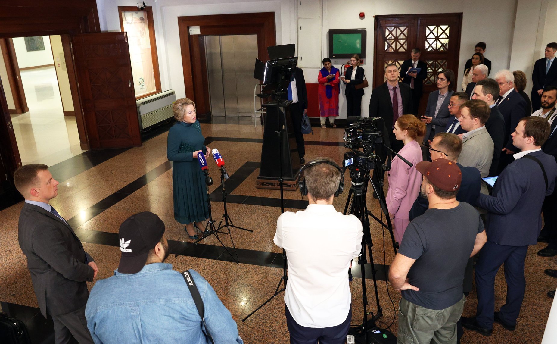 Пресс-подход Председателя Совета Федерации Валентины Матвиенко