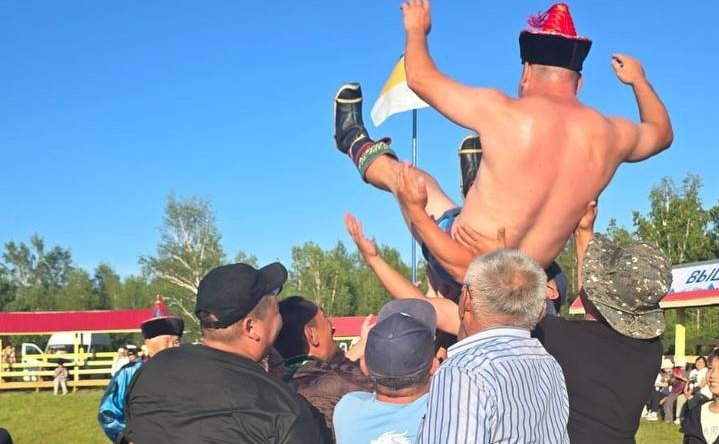 Баир Жамсуев принял участие в мероприятиях XIX открытого чемпионата региона по бурятской борьбе «Барилдаан» — «Большой приз Алханая», посвященном 80-летию Великой Победы и Году защитника Отечества