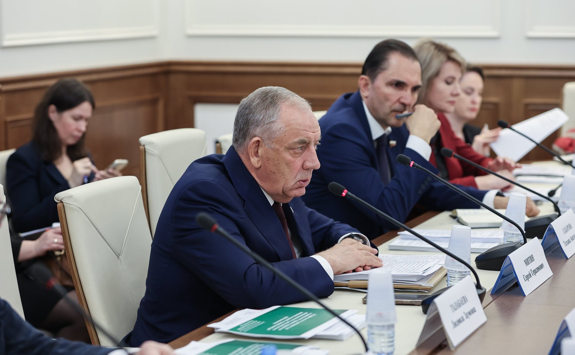 Круглый стол на тему «Об эффективности и достаточности мер государственной поддержки предприятий агропромышленного и рыбохозяйственного комплексов, пищевой и перерабатывающей промышленности»