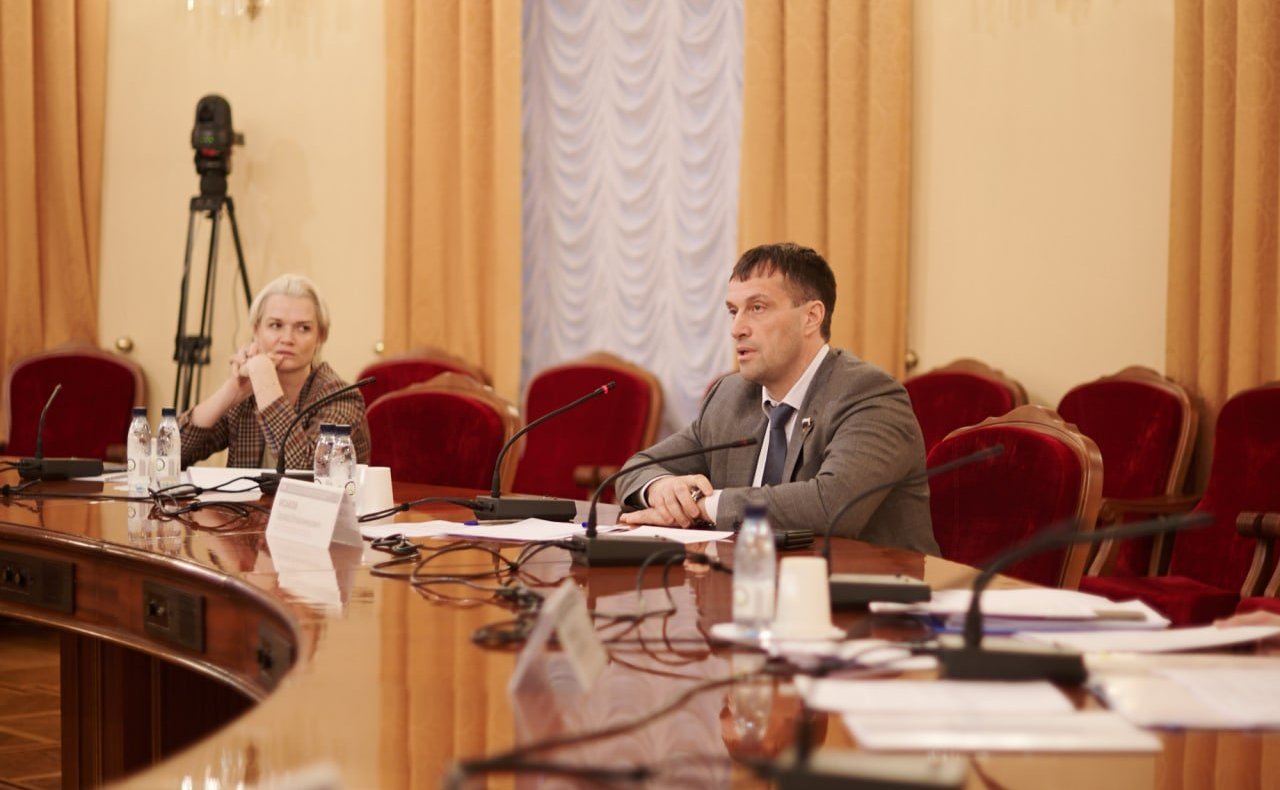 Эдуард Исаков принял участие в заседании Рабочей группы «О гармонизации законодательства о физической культуре и спорте и законодательства об образовании»