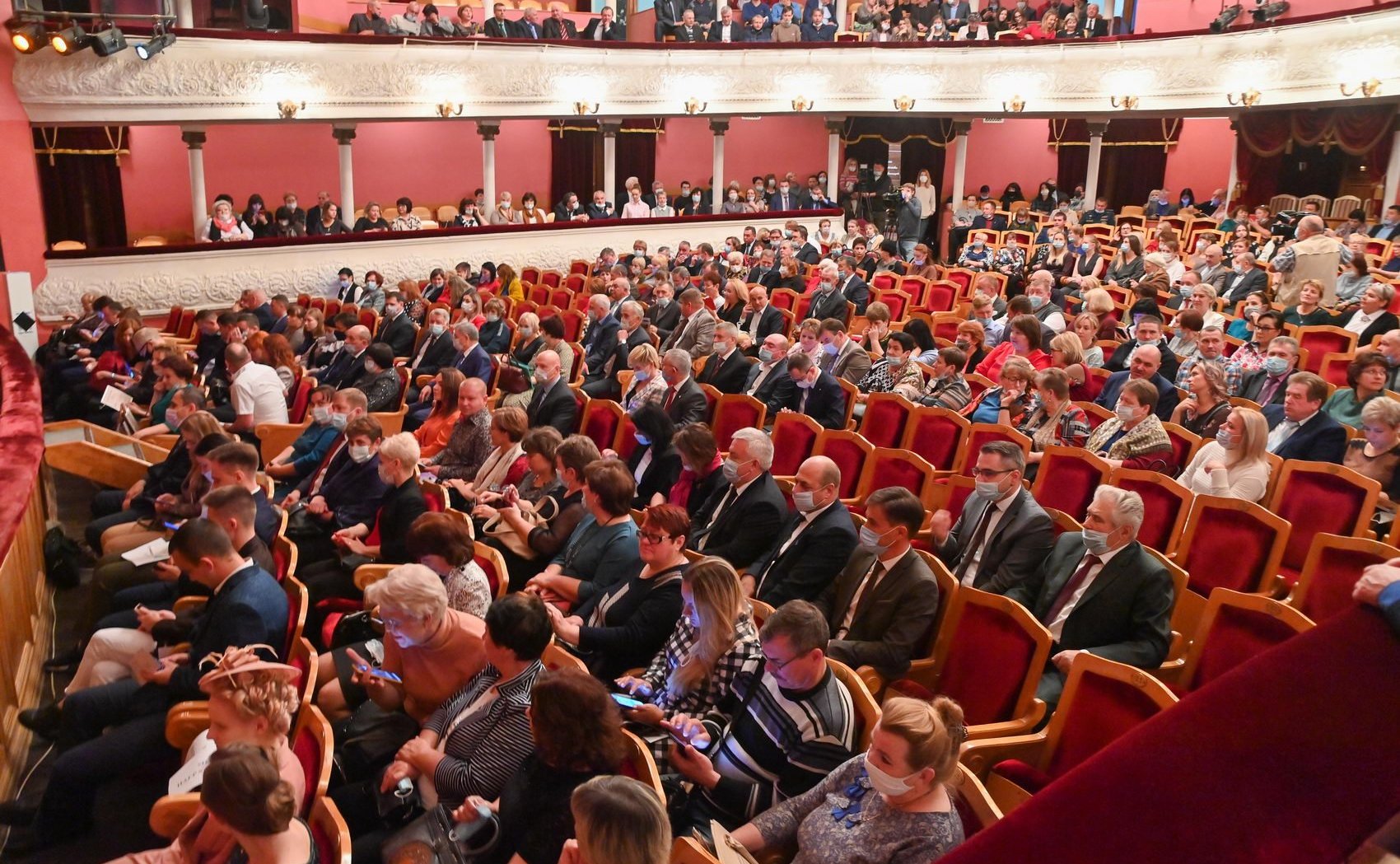 Анатолий Артамонов поздравил калужских аграриев с профессиональным праздником