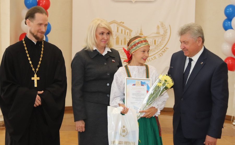 Светлана Кириллова приняла участие в церемонии награждения талантливых школьников Костромской области и их наставников