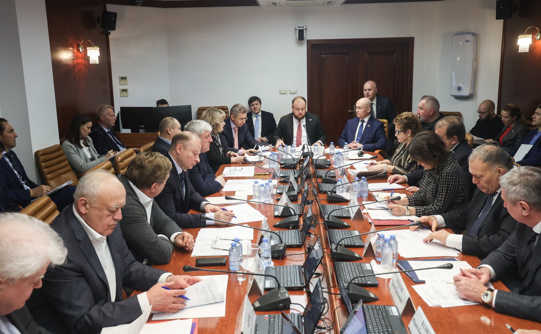 Круглый стол на тему «Вопросы обеспечения негосударственной поддержки участников специальной военной операции. Деятельность Государственного фонда поддержки участников специальной военной операции «Защитники Отечества»