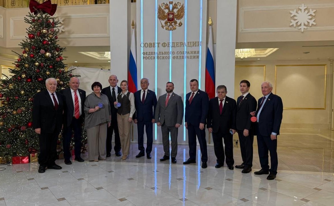 Наталья Никонорова приняла участие в акции «Ёлка желаний»