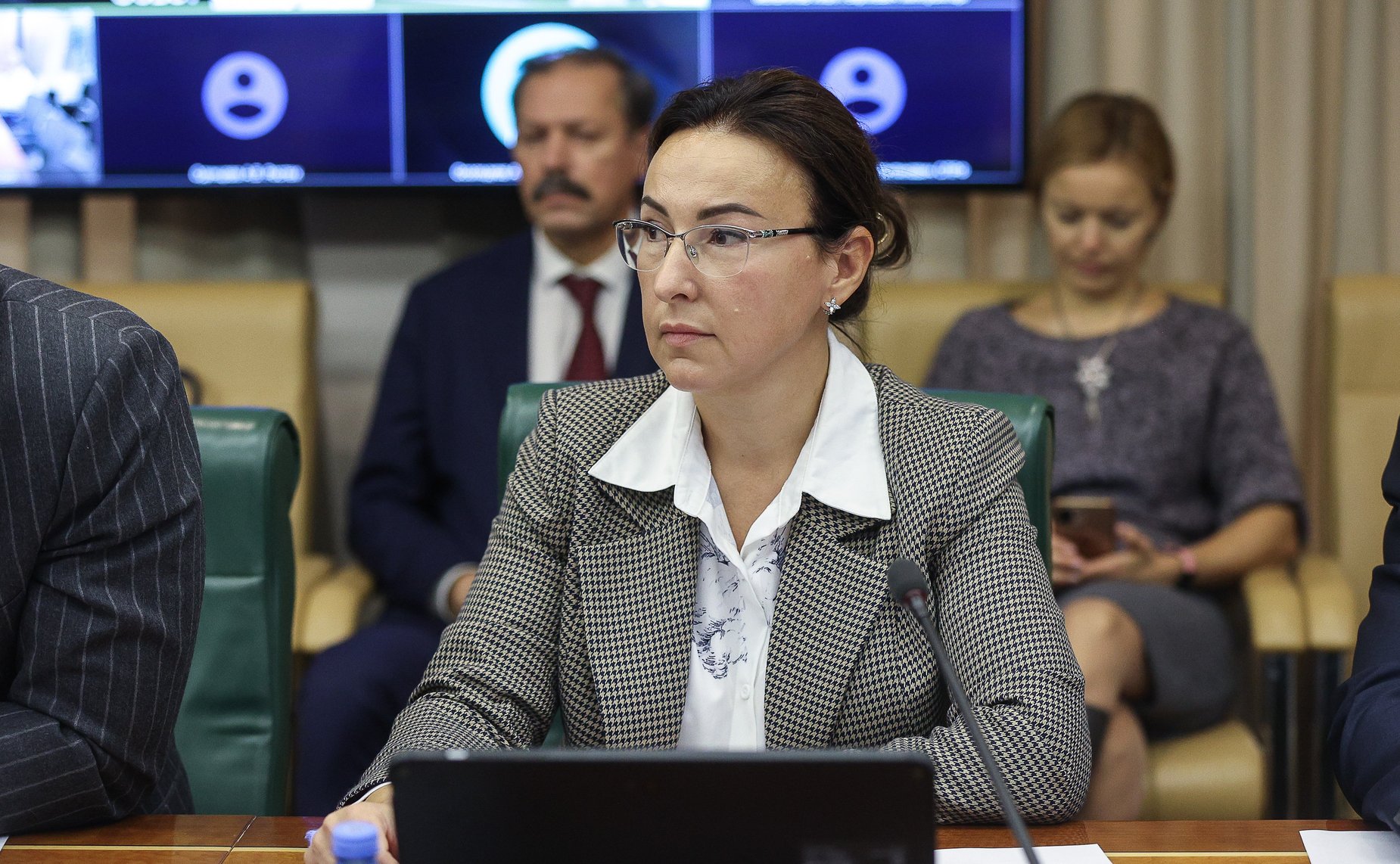 Круглый стол на тему «О мерах поддержки государственных корпораций и акционерных обществ с государственным участием»