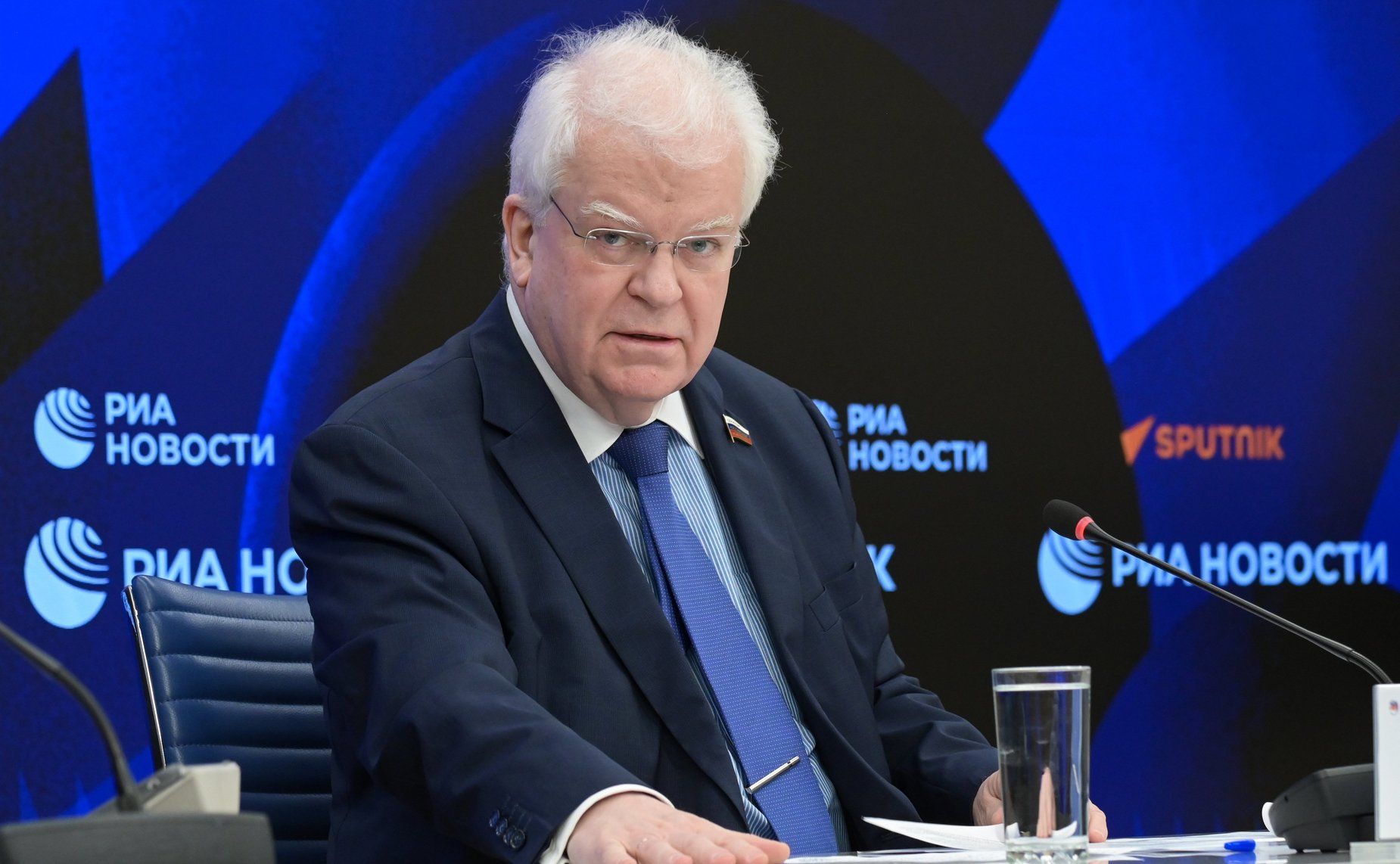 Пресс-конференция первого заместителя председателя Комитета Совета Федерации по обороне и безопасности Владимира Чижова об итогах саммита Европейского Союза и актуальной ситуации в странах Евросоюза и НАТО на фоне происходящих в мире событий