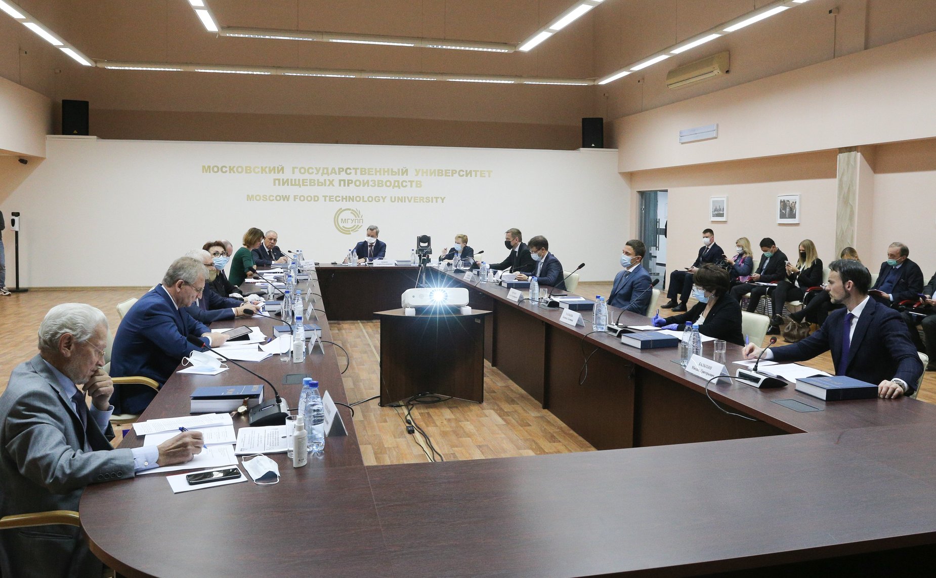 Парламентские слушания на тему «О мерах по противодействию незаконному обороту упакованной питьевой воды, включая природную минеральную воду»