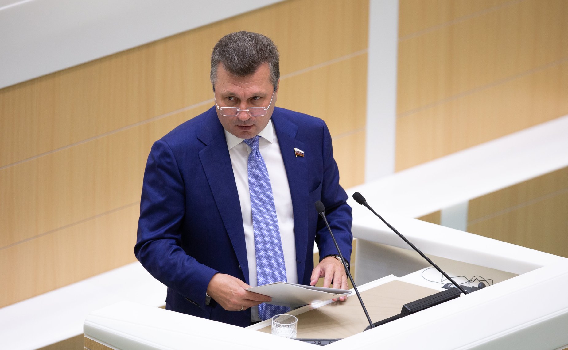 В. Васильев