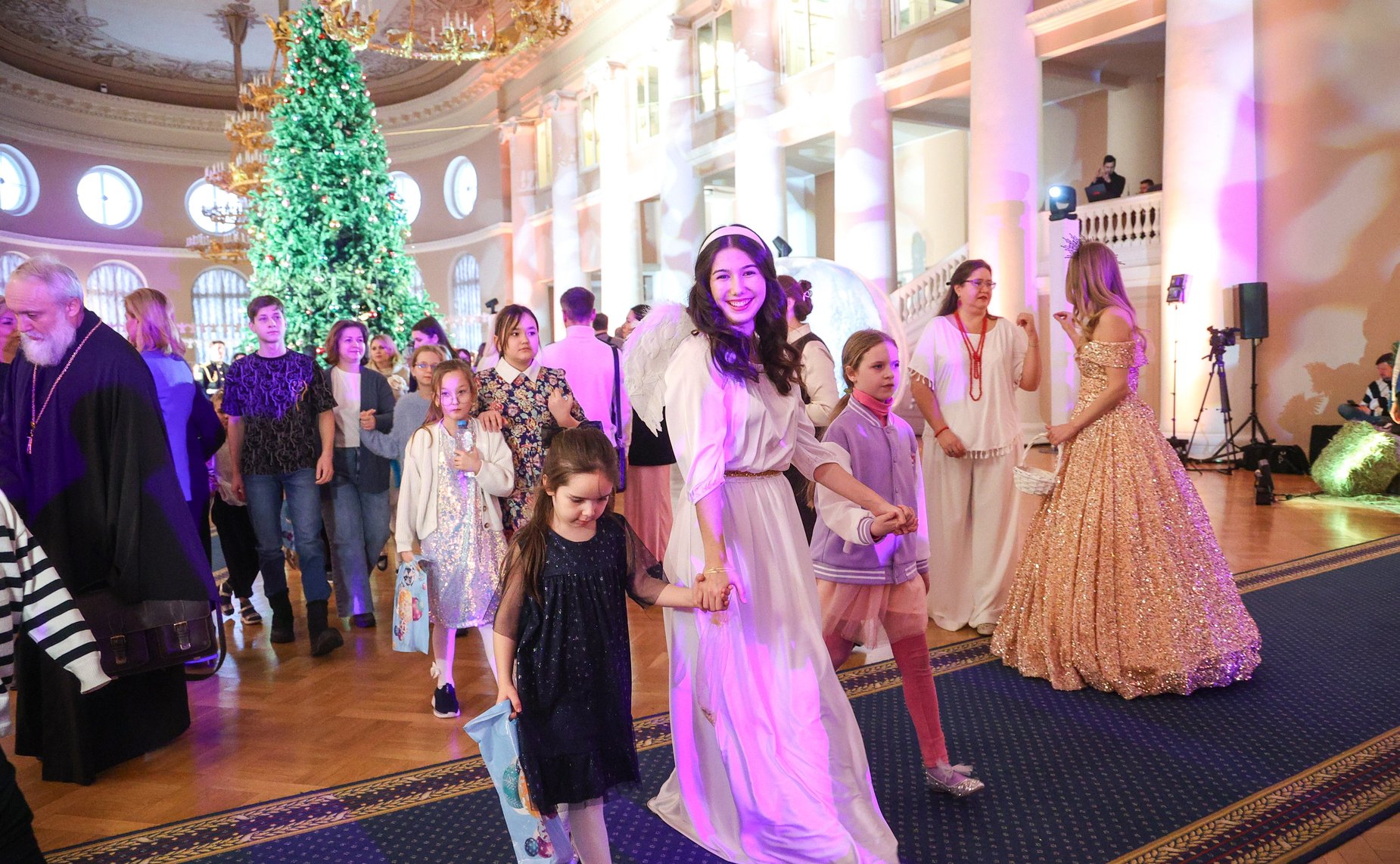 По инициативе Валентины Матвиенко в Таврическом дворце Санкт-Петербурга состоялась Рождественская ёлка для детей участников СВО