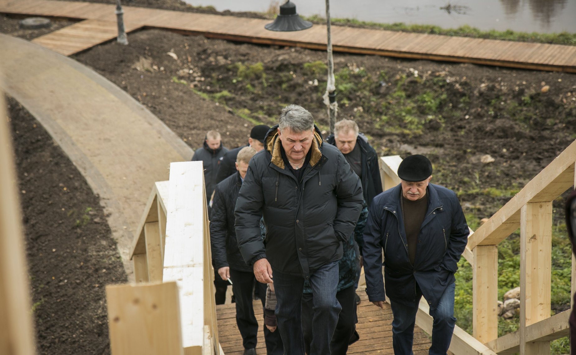 Ю. Воробьев проинспектировал ход работ по строительству набережной Вытегры