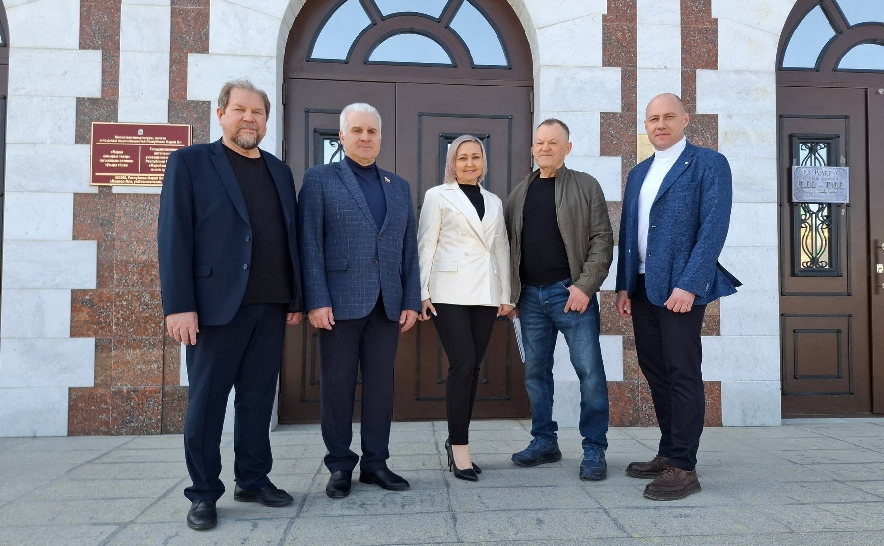 Сергей Мартынов встретился с руководством и артистами театра