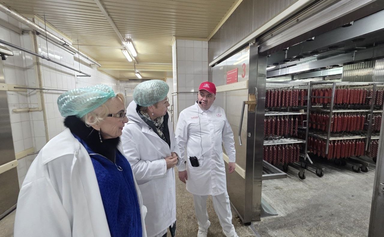 Ольга Бас в ходе региональной поездки посетила одно из самых знаковых предприятий региона ‒ ООО «Луганский мясокомбинат»