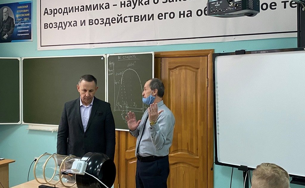 Олег Алексеев побывал в Краснокутском летном училище гражданской авиации имени заслуженного пилота СССР Васина И.Ф