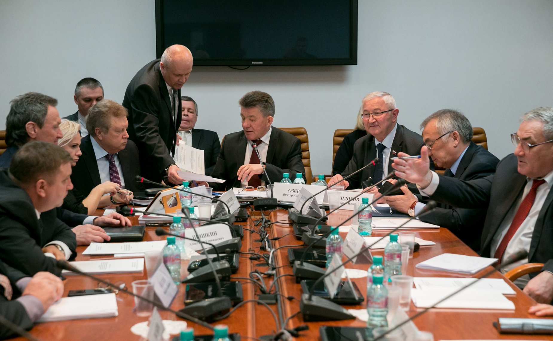 Заседание «круглого стола», посвященное реализации Закона РФ «Об увековечивании памяти погибших при защите Отечества» в части проведения поисковой работы, захоронения погибших и содержания воинских захоронений»